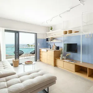 https://eladia-suites-sea-view.hotelschalkidiki.net